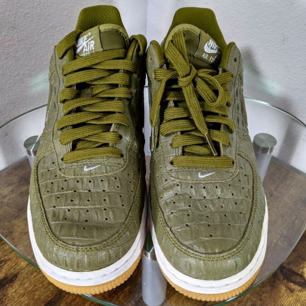 Nike Air Force 1 Low 07 LV8 "Militia Green" Mens 10.5 Crocodile Skin Green / Gum